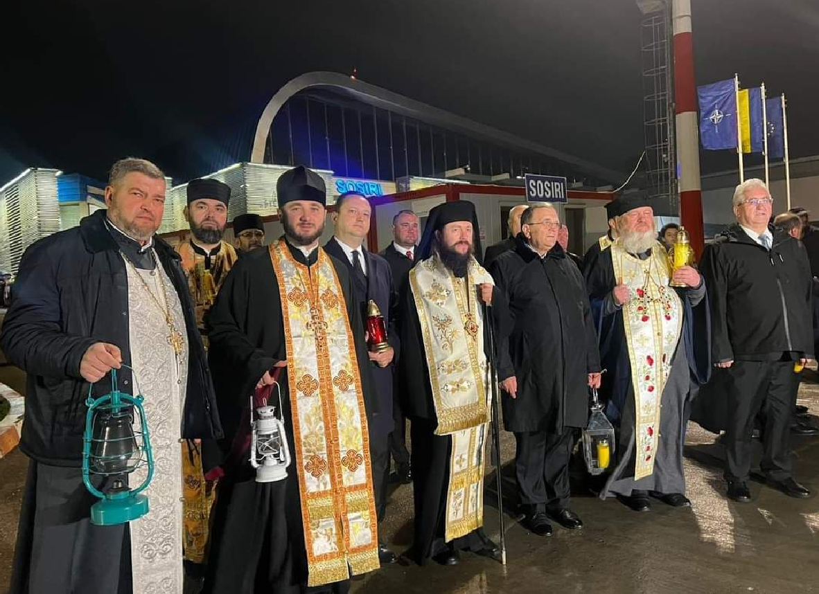 Благодатный огонь прибыл в Украину. Фото: Facebook/Church.ua